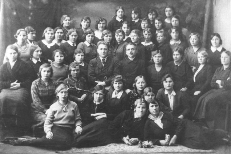 Сохранились фотографии выпусков 1937–39 годов