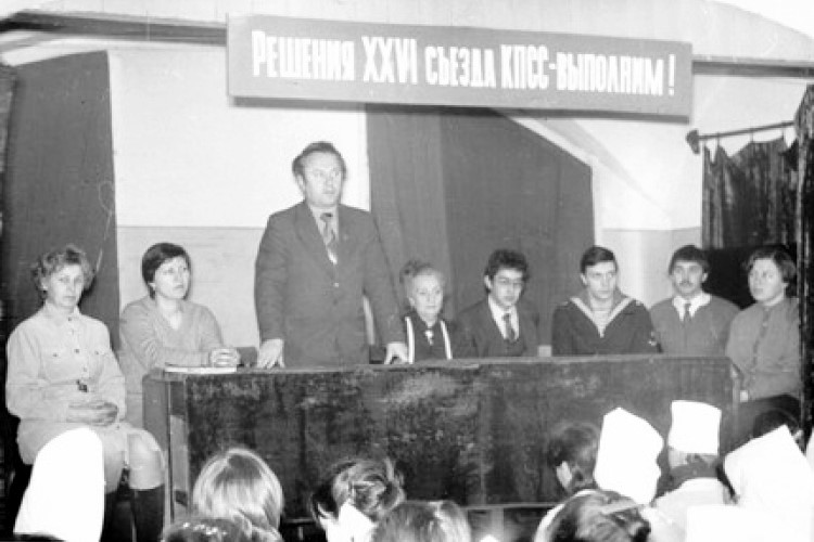 В.Я. Сиверский проводит встречу студентов с выпускниками училища, 1986 год