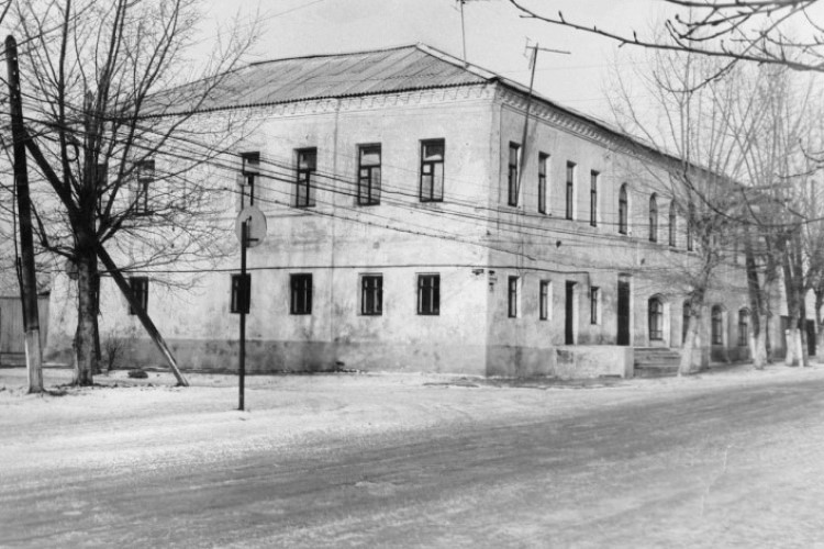 Первое здание СМУ на ул. Октябрьской, д. 84